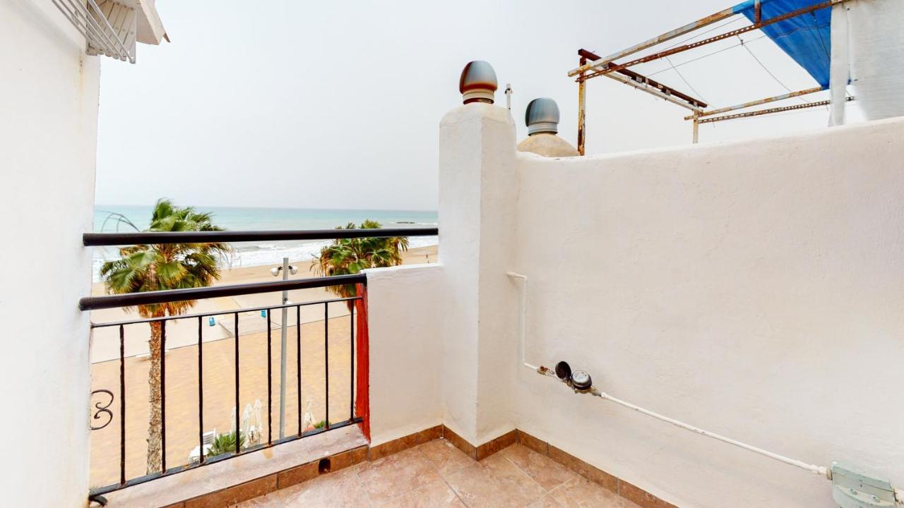 Apartamento En Primera Linea De Playa De Вилахойоса Екстериор снимка
