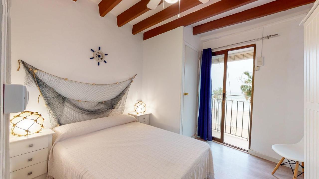 Apartamento En Primera Linea De Playa De Вилахойоса Екстериор снимка